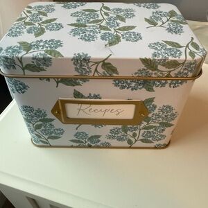 Blue Hydrangea Recipe Box with Gold Accent plus Cards Inside
